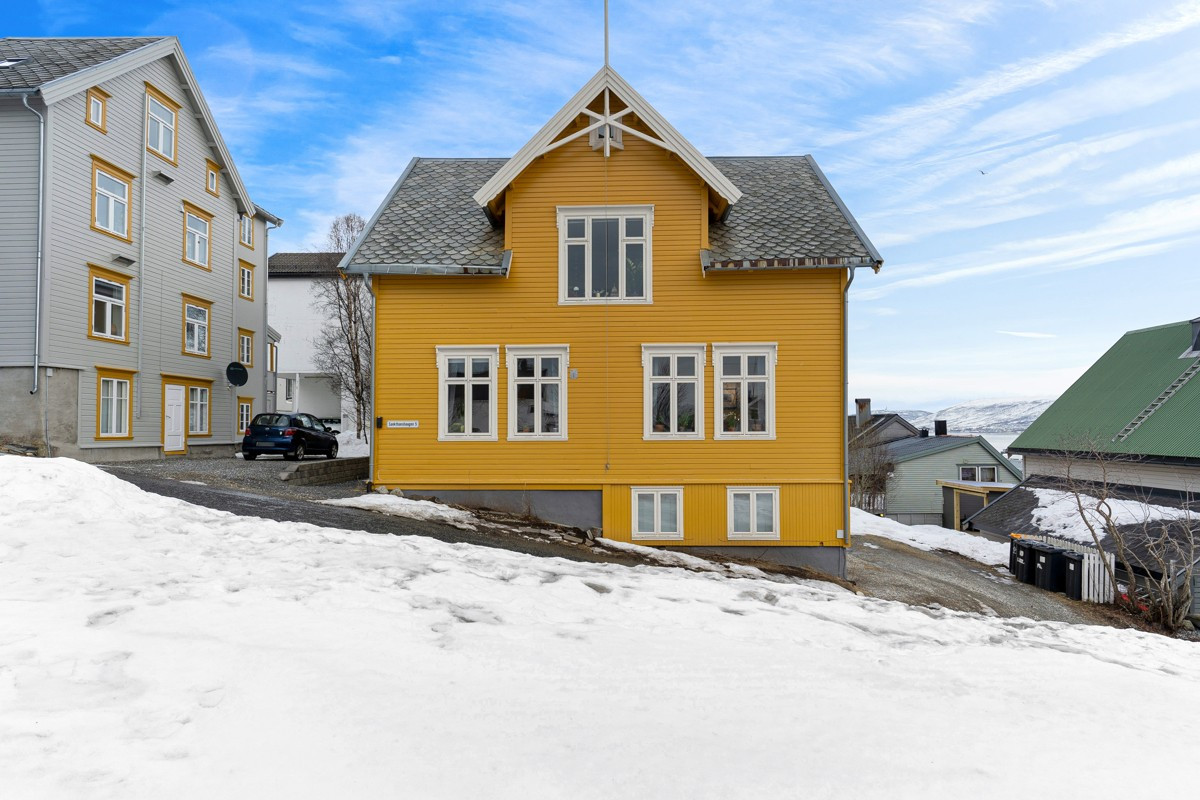 Fasade - boligen ligger svært sentralt til kun et steinkast unna Tromsø sentrum!