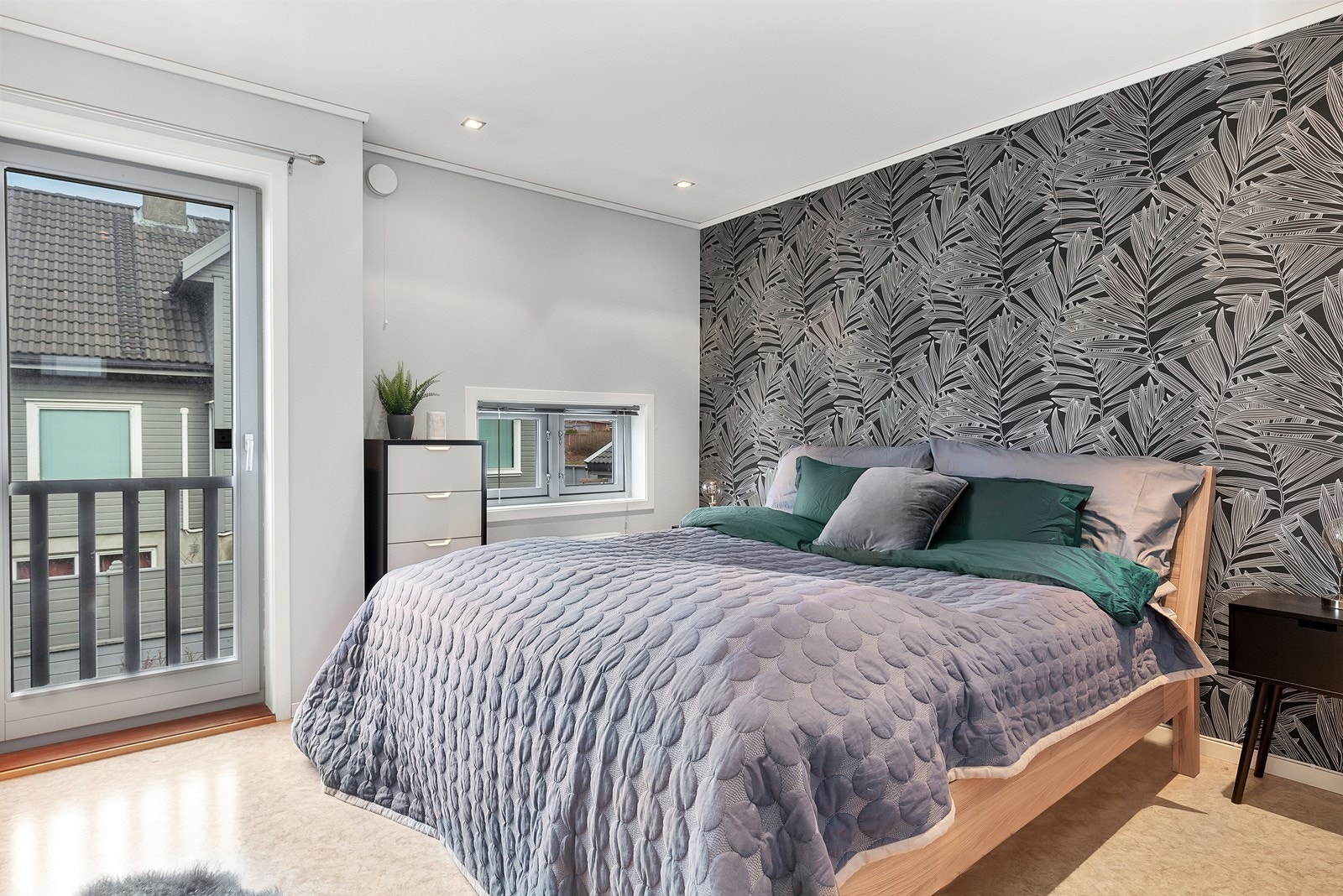 Hovedsoverommet er av meget god størrelse. Spotter i tak Galleribilde