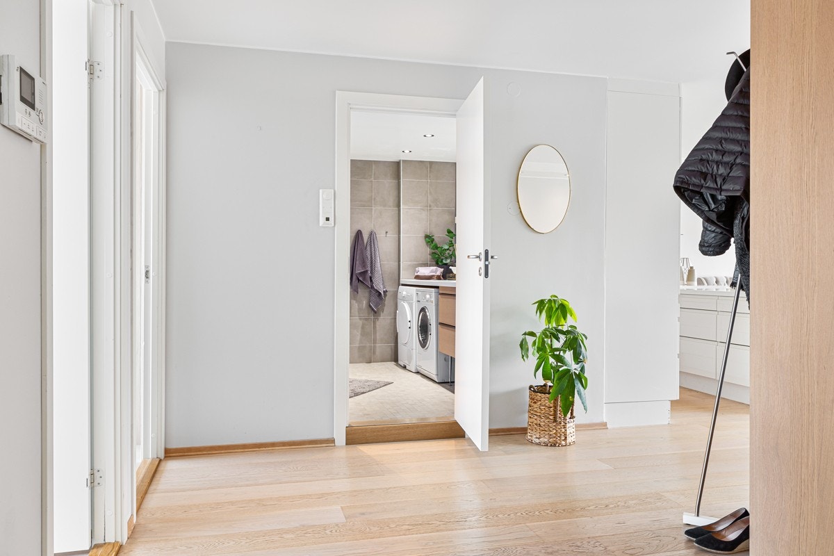 Adkomst fra entré/gang til baderom. Galleribilde