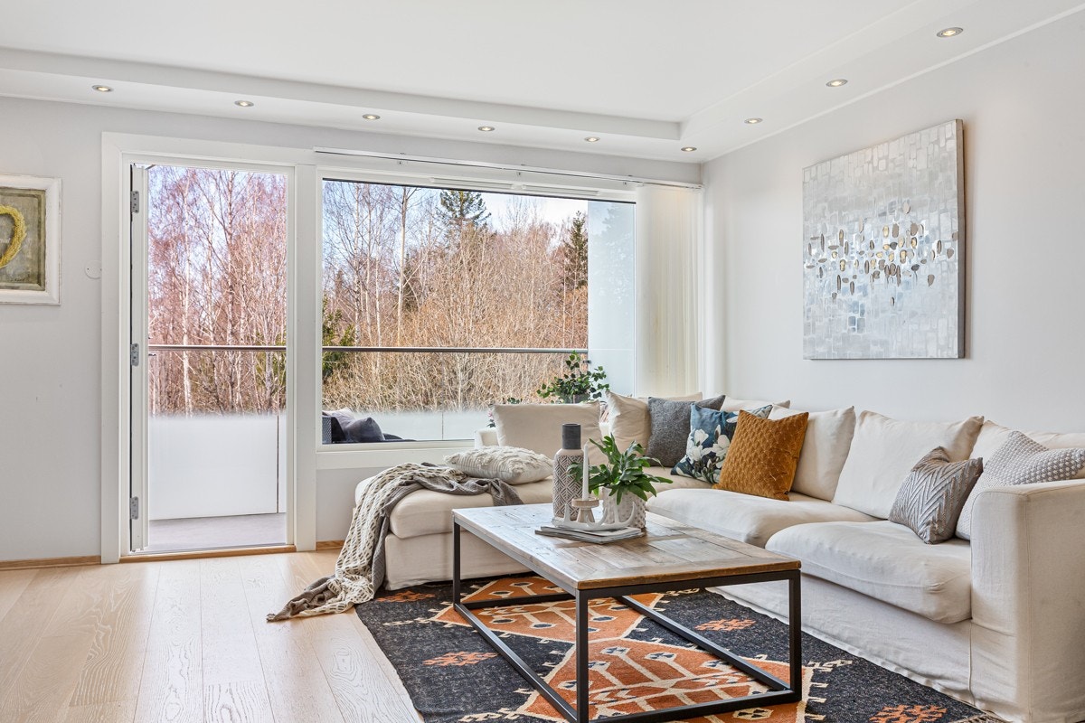 Utgang fra stue til balkong. Galleribilde