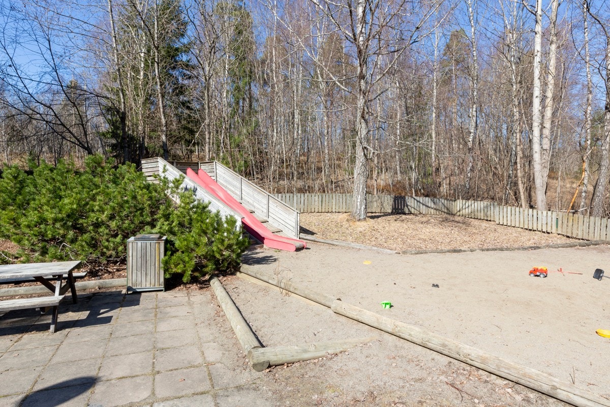 Borettslaget har trivelige og barnevennlige utearealer for beboerne. Galleribilde