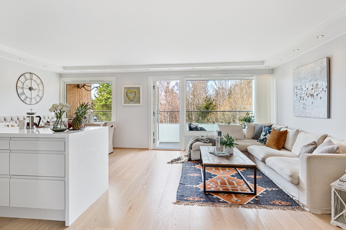 Velkommen til Hovseterveien 66 B, presentert av Henrik Munkvold og Petter Jordbakke v/ EIE avd. Røa. Galleribilde