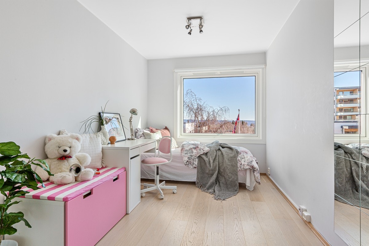 Soverom 2 passer fint som barnerom eller hjemmekontor. Galleribilde