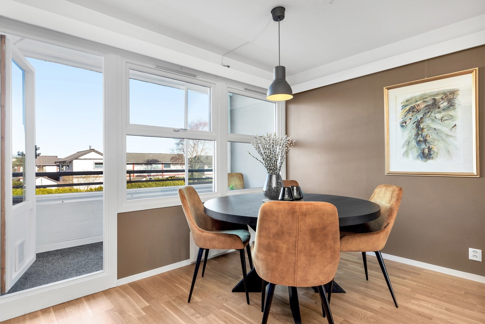 Utgang til innglasset balkong (innglasset i 2018) Galleribilde