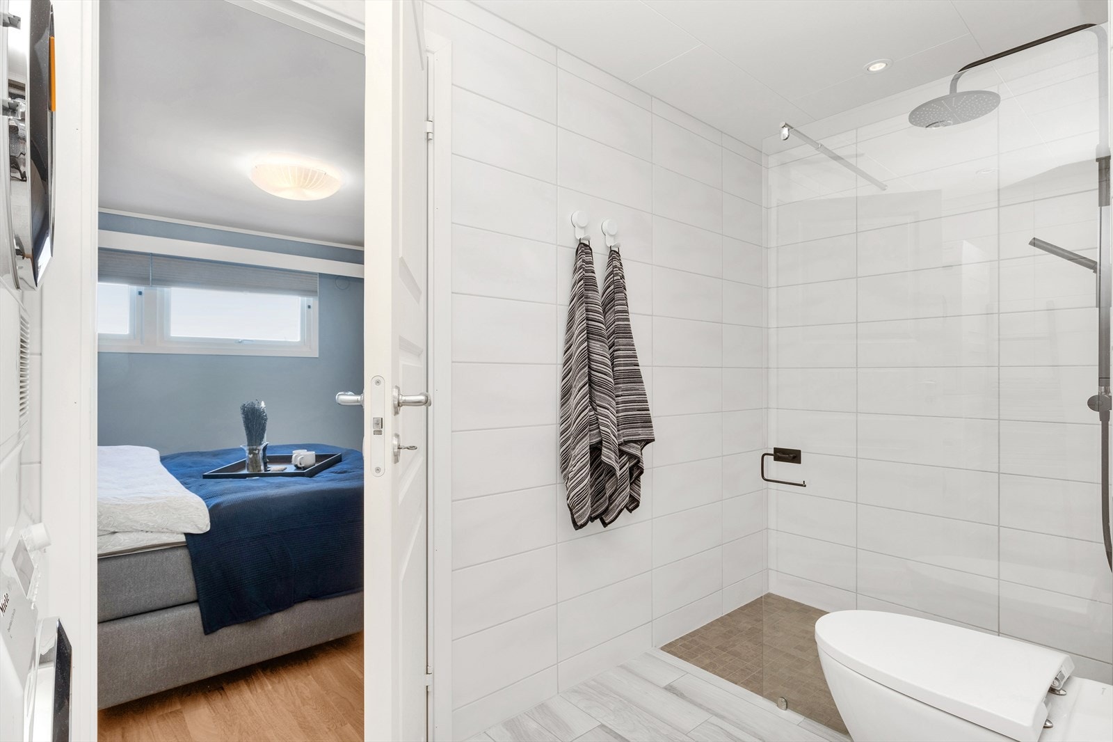 Direkte adgang til både gang og det ene soverommet Galleribilde