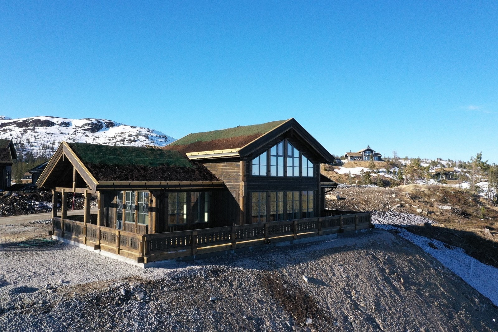 Tilsvarende Buen Storodde XL illustrert på tomt 6 med utsikt mot Hardangervidda, Gausta skisenter, Ørnenipa og Gaustatoppen. Ski inn og ut til alpint og langrenn. Galleribilde