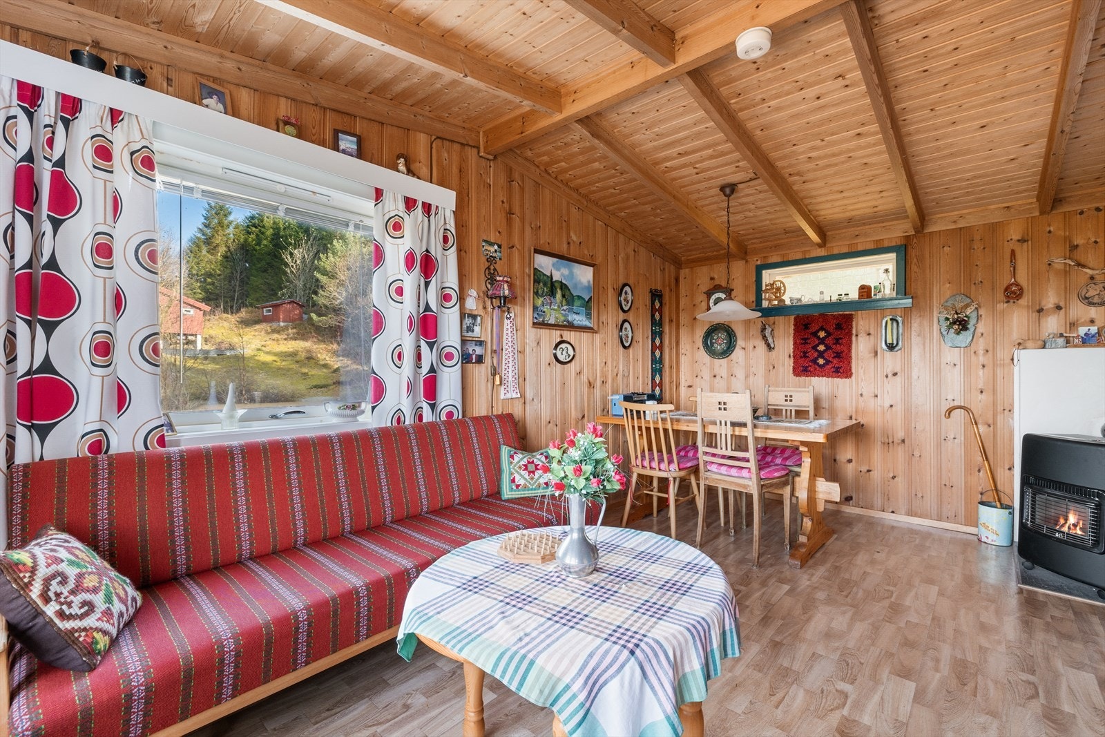 Hytten er en tradisjonell eldre fritidsbolig med enkel standard. Galleribilde