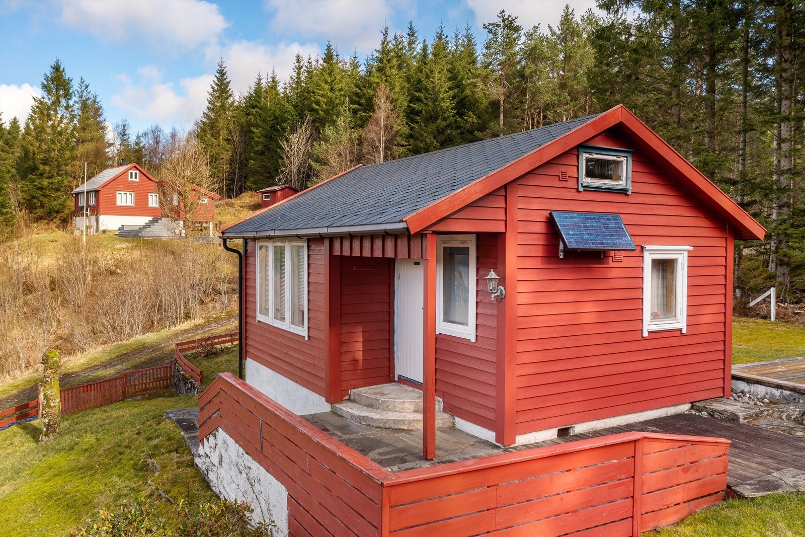 Her har man flere solplattinger å nyte varme sommerdager på. Galleribilde