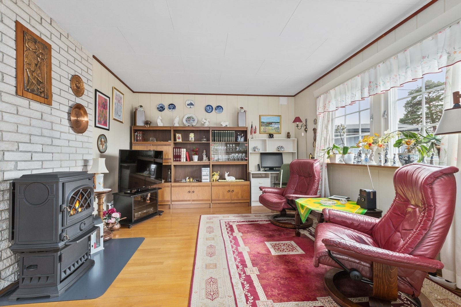 Vinkelstue med TV-krok Galleribilde