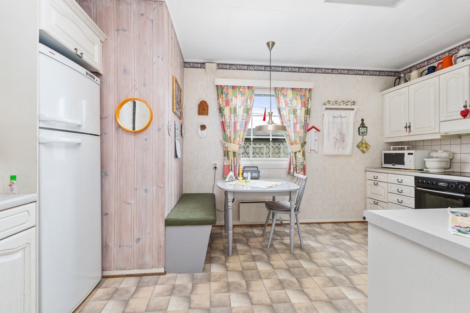 Kjøkken med spiseplass Galleribilde