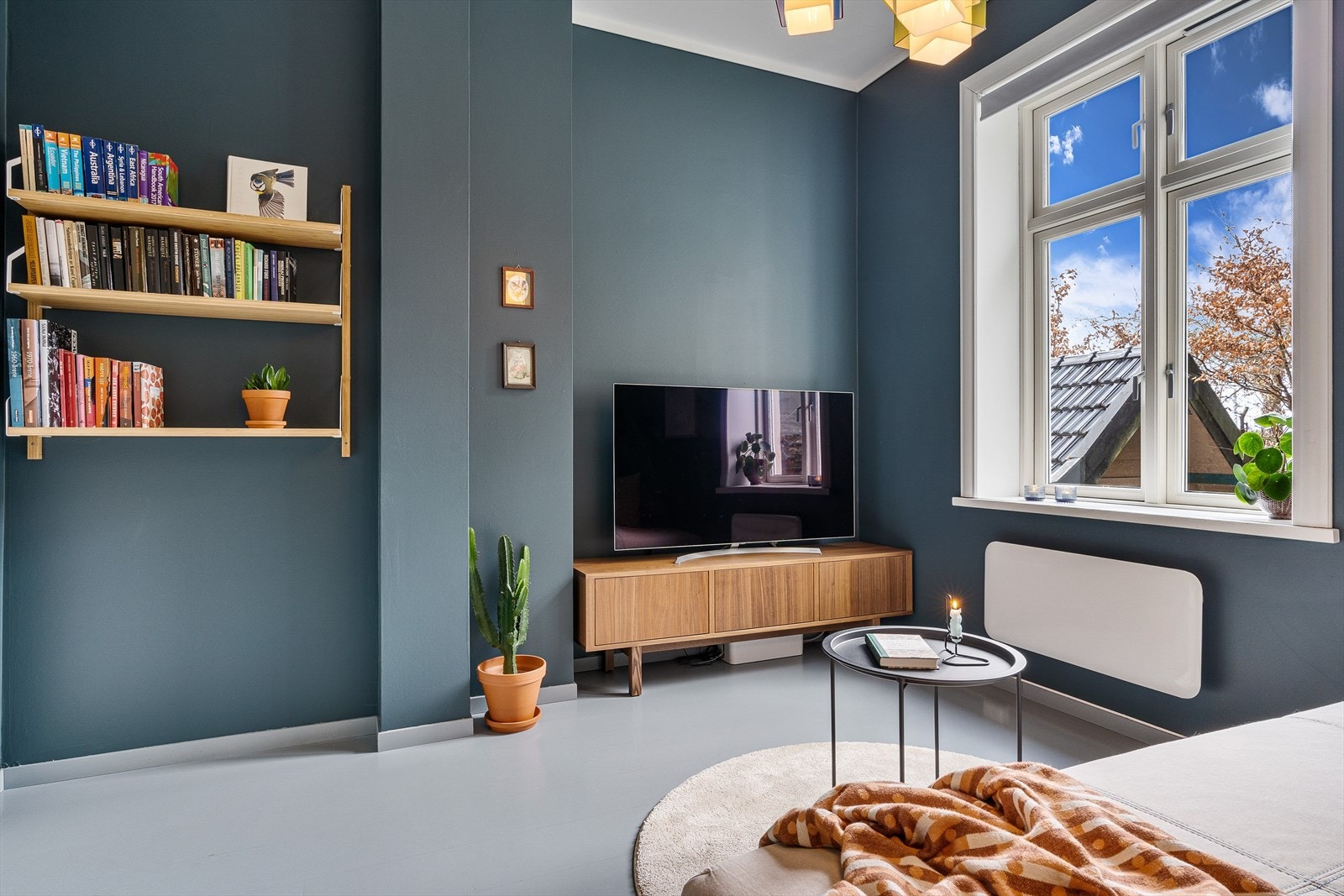 Soverom nr. 2 måler 11,3 kvm. Rommet er malt i en lekker og tidsriktig farge. Galleribilde