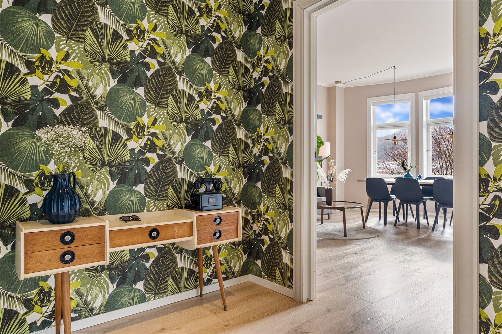 Kul mellomgang inn til stue Galleribilde