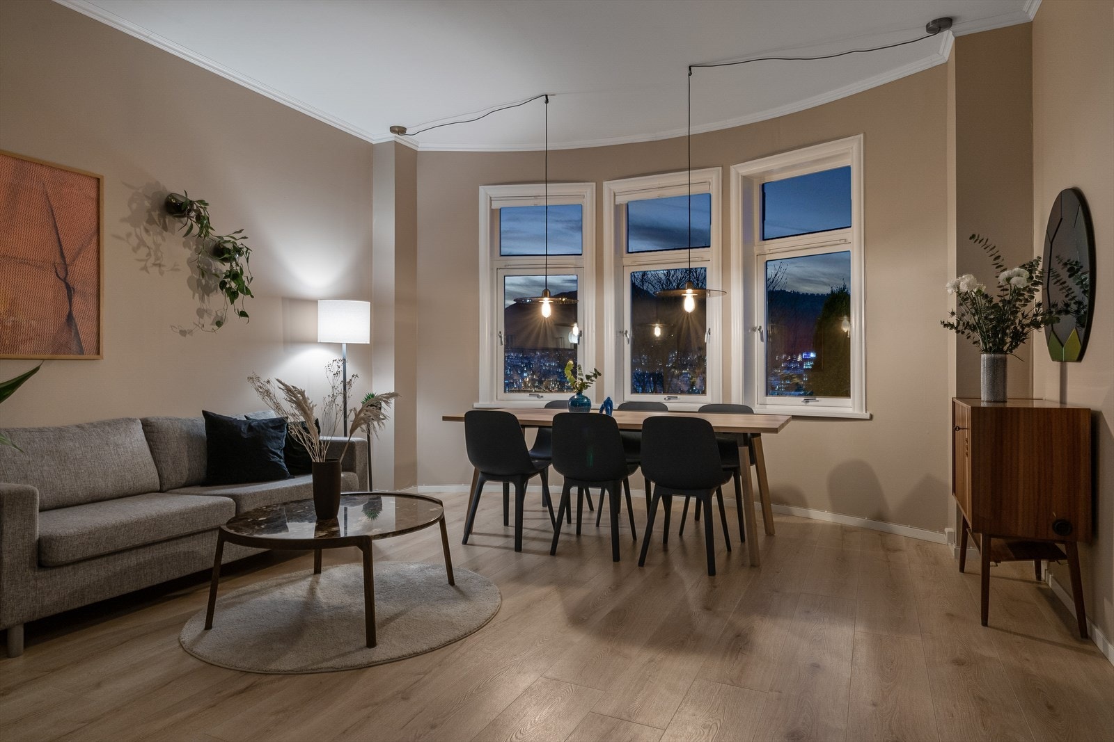 Kveldsstemning i stue Galleribilde