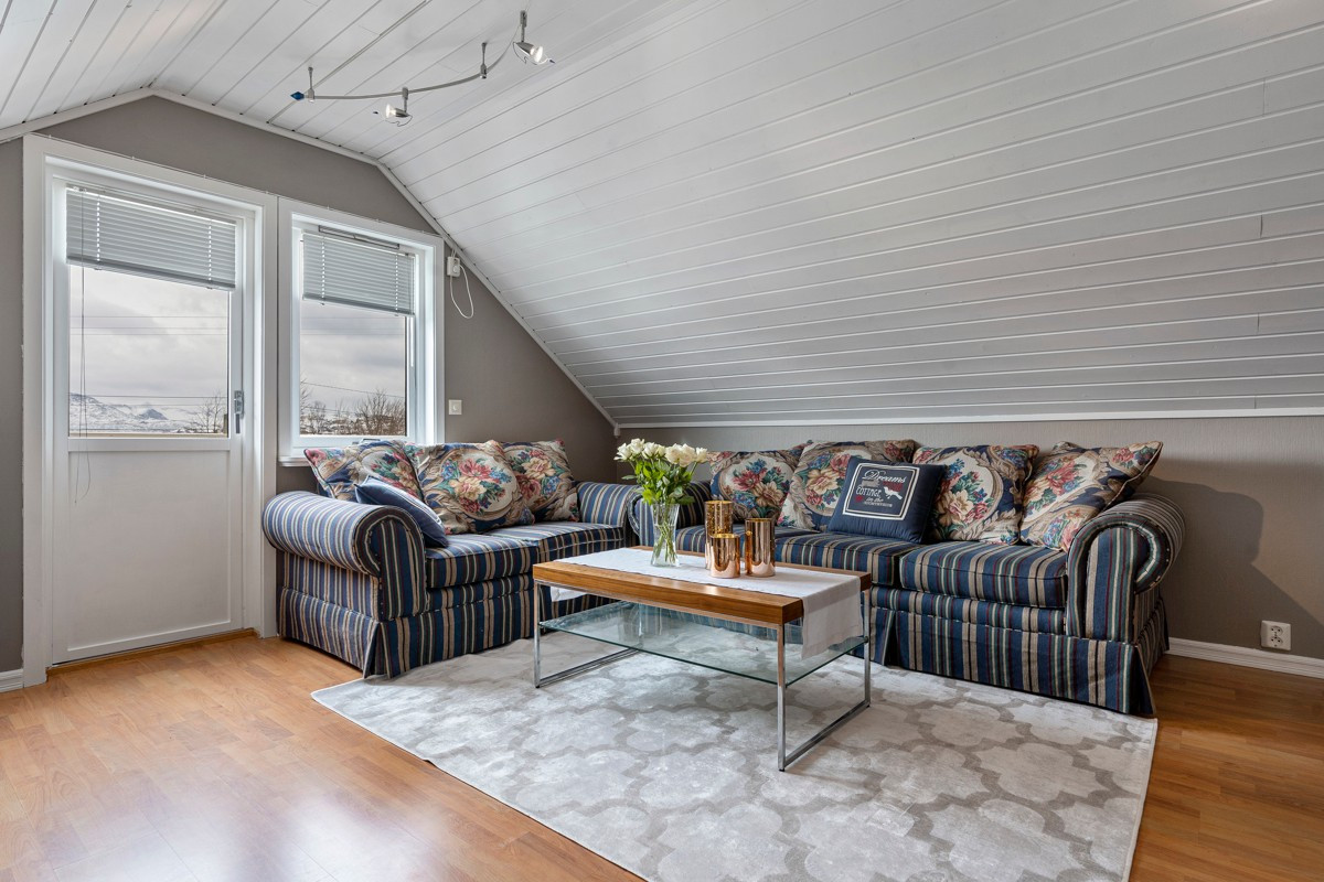 Her finner du loftstue med god plass til møblement
