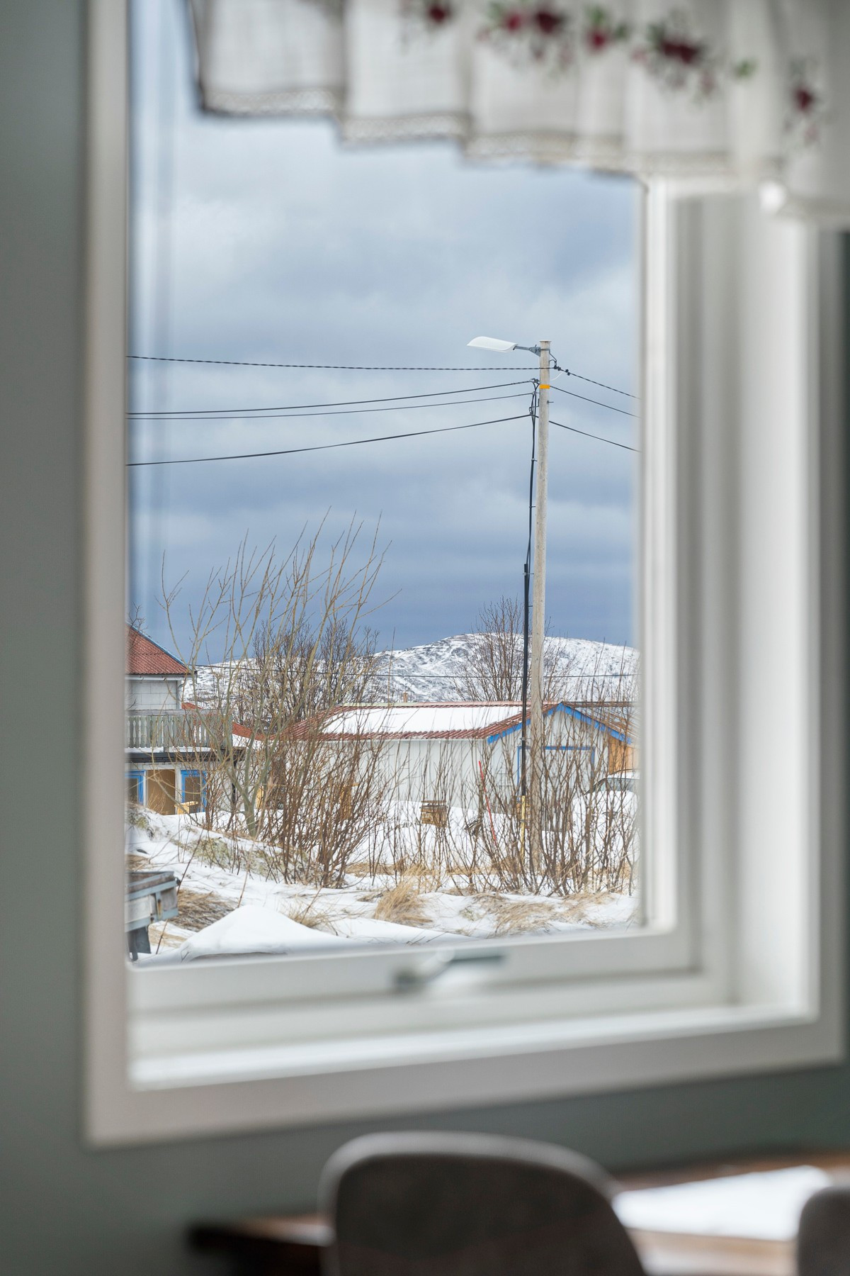 Utsikt mot nabolaget og fjellene i det fjerne