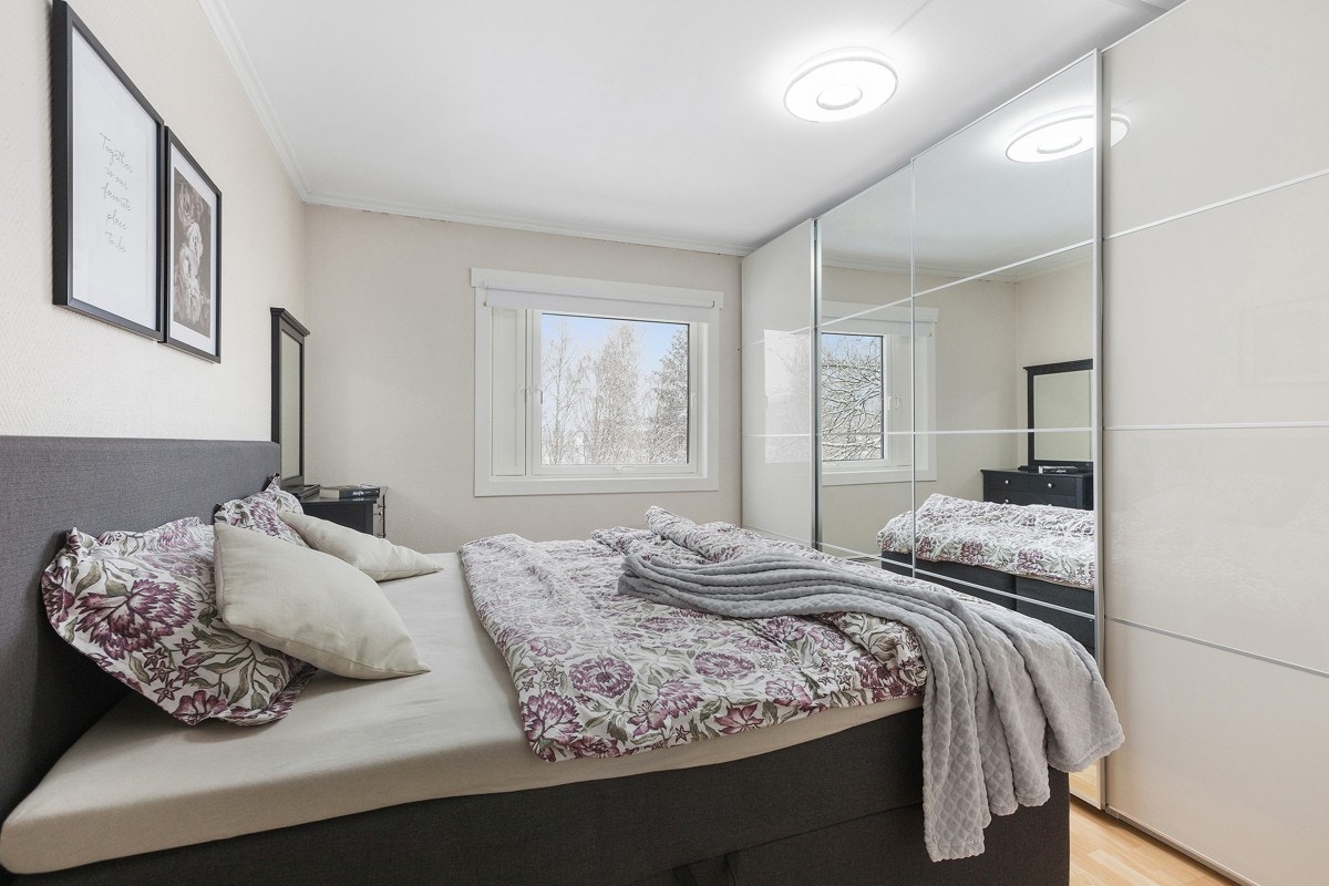 Samtlige soverom er innredet med garderobeskap. Galleribilde