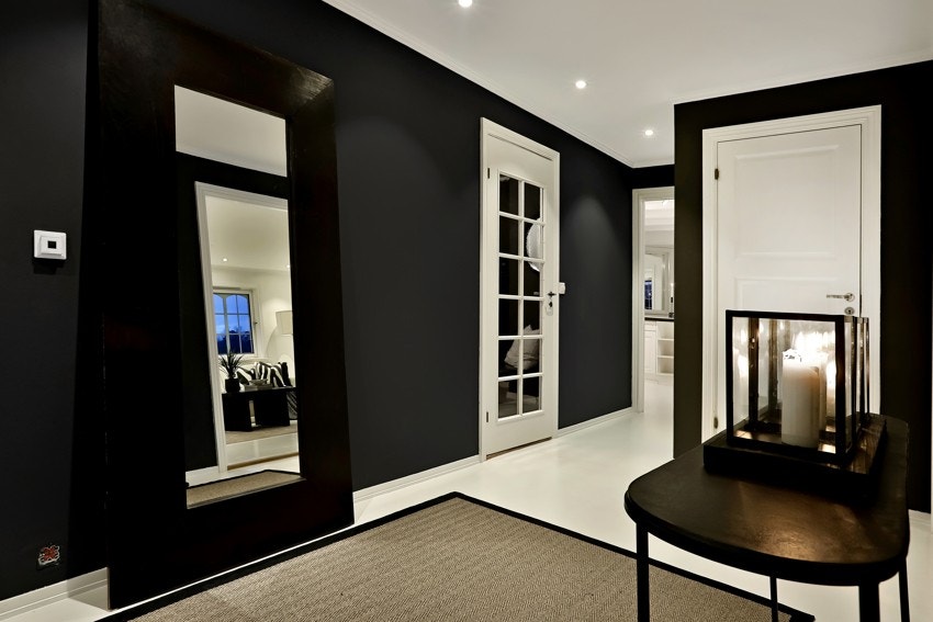 Boligen er malt i tidsriktige og eksklusive farger Galleribilde