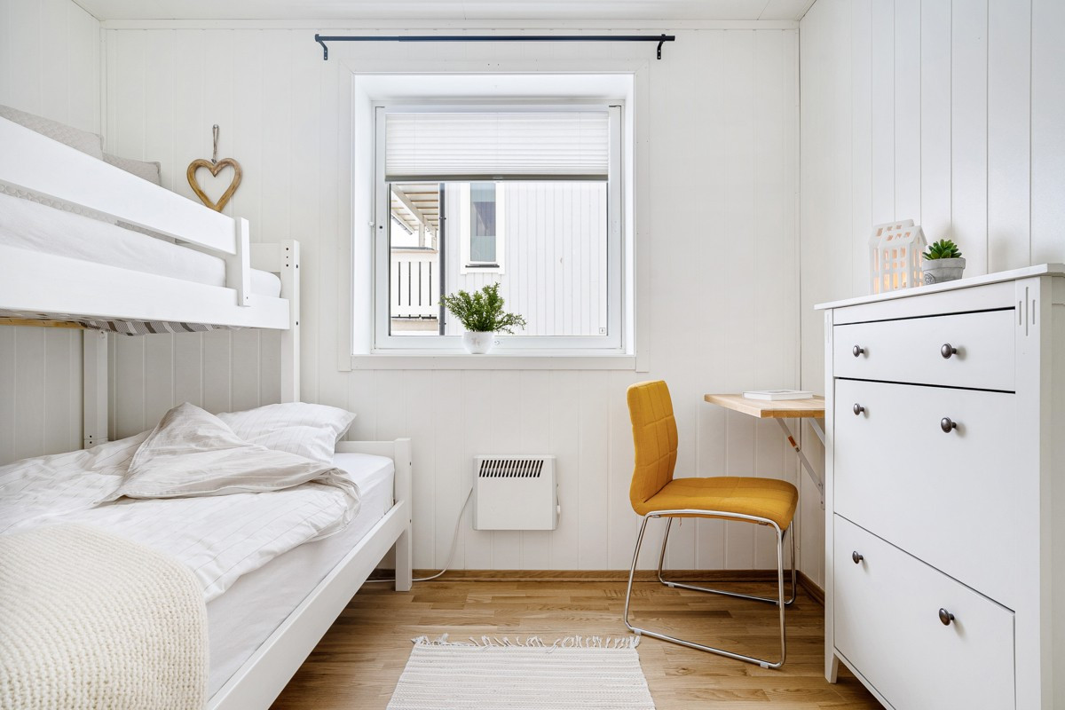 Her har man plass til både seng og skrivebord eller oppbevaringsmøbel