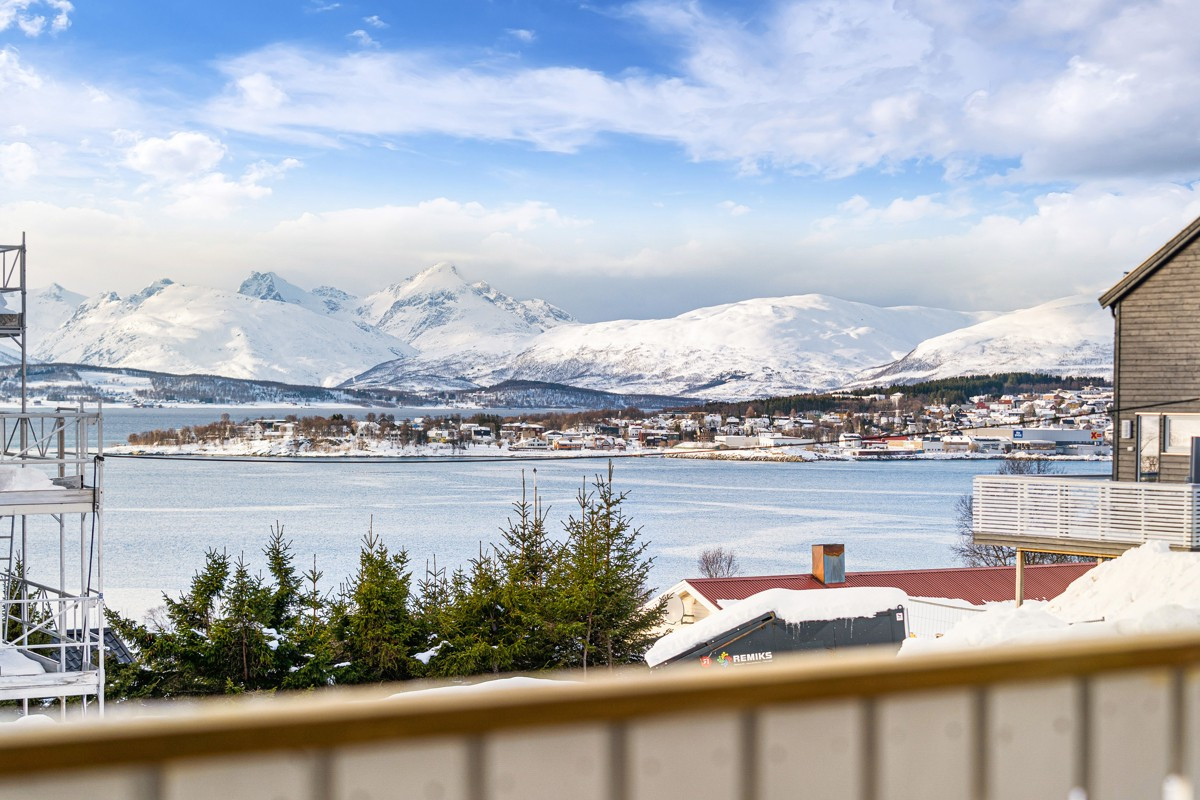 De majestetiske fjellene titter frem på solfylte dager