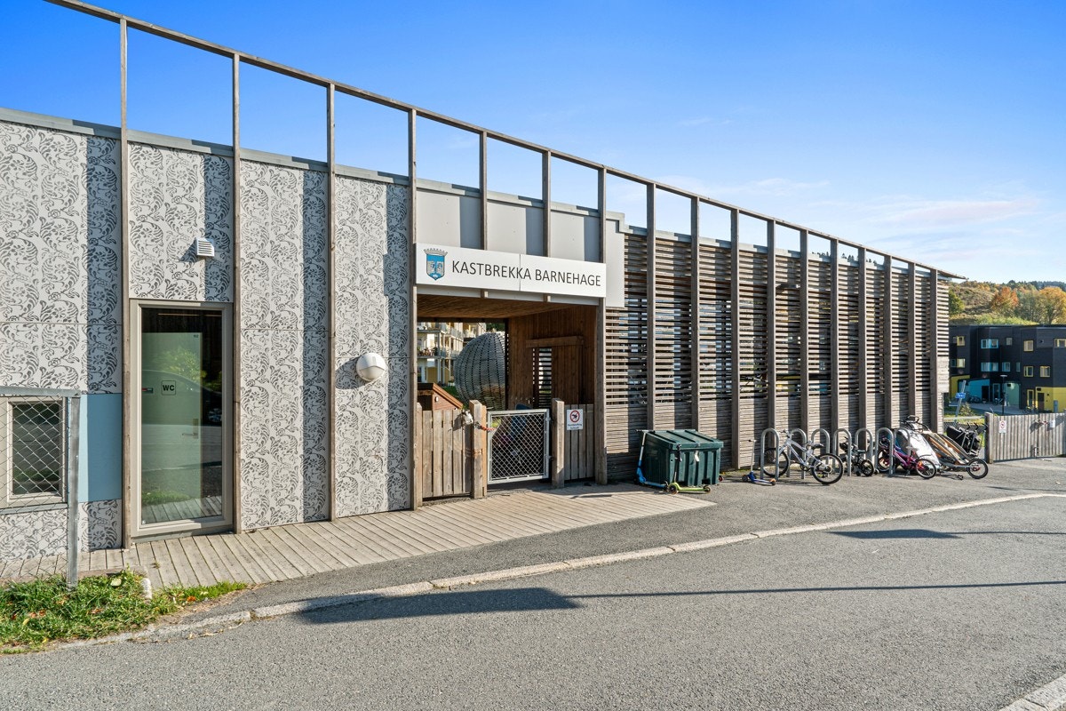 Kort vei til Kastbrekka barnehage, kun 3 minutter gange fra leiligheten Galleribilde