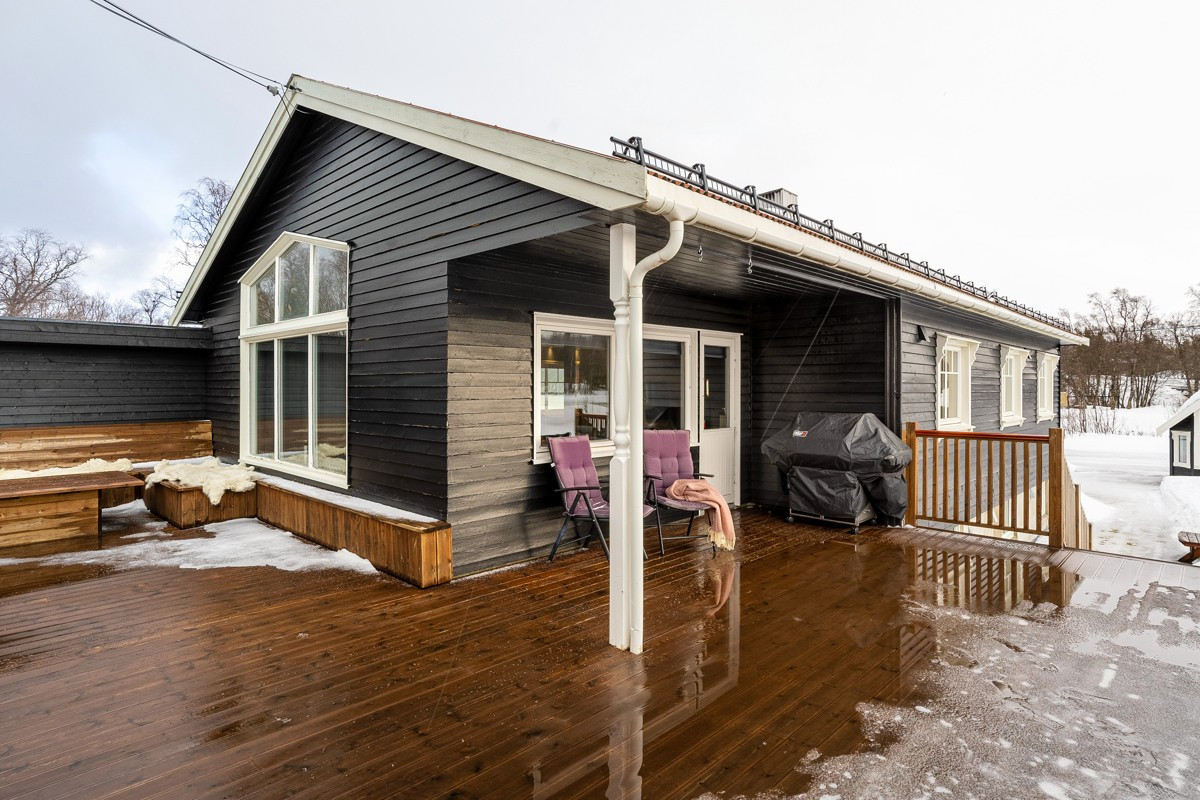 Boligen har en enorm terrasse på hele 84 kvm.