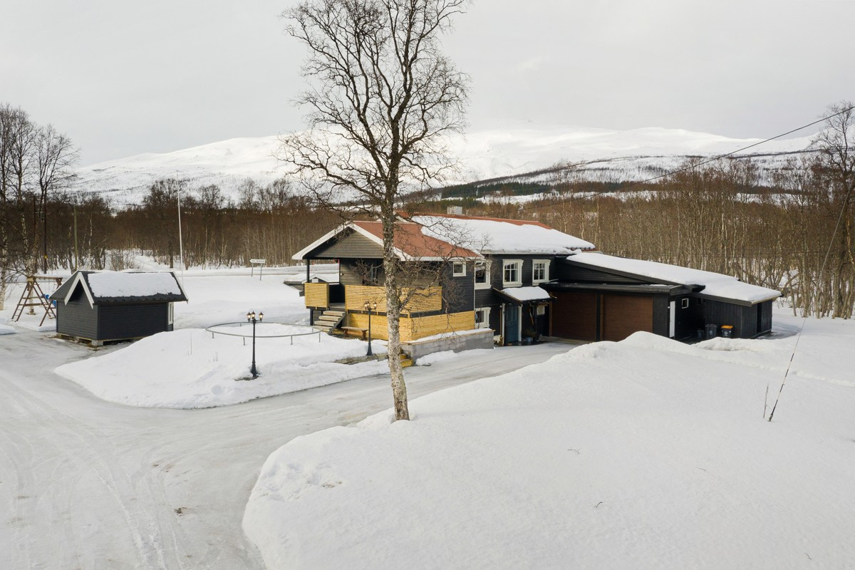 Velkommen til Straumsvegen 428 - Presentert av SNE Eiendomsmegling ved Anders Karlstrøm!