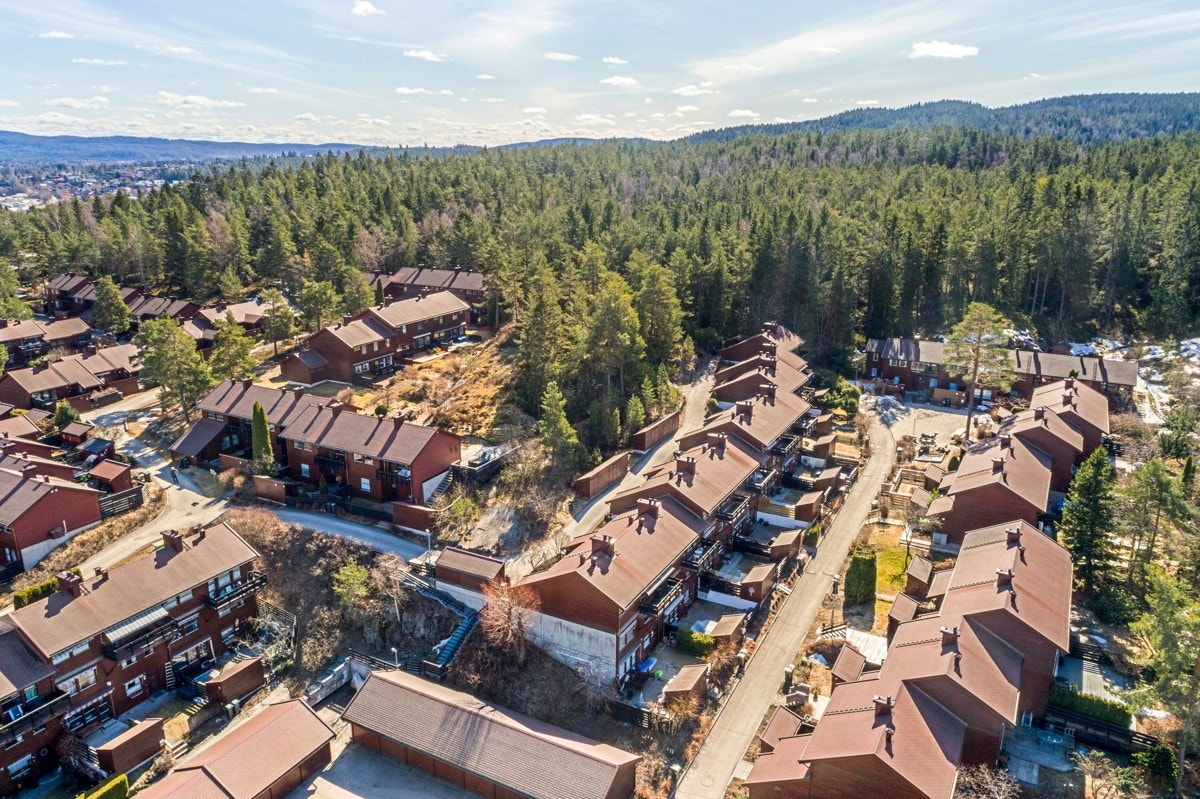 Her bor dere i et meget barnevennlig område med tilnærmet bilfrie internveier og flere hyggelige lekeplasser. Galleribilde