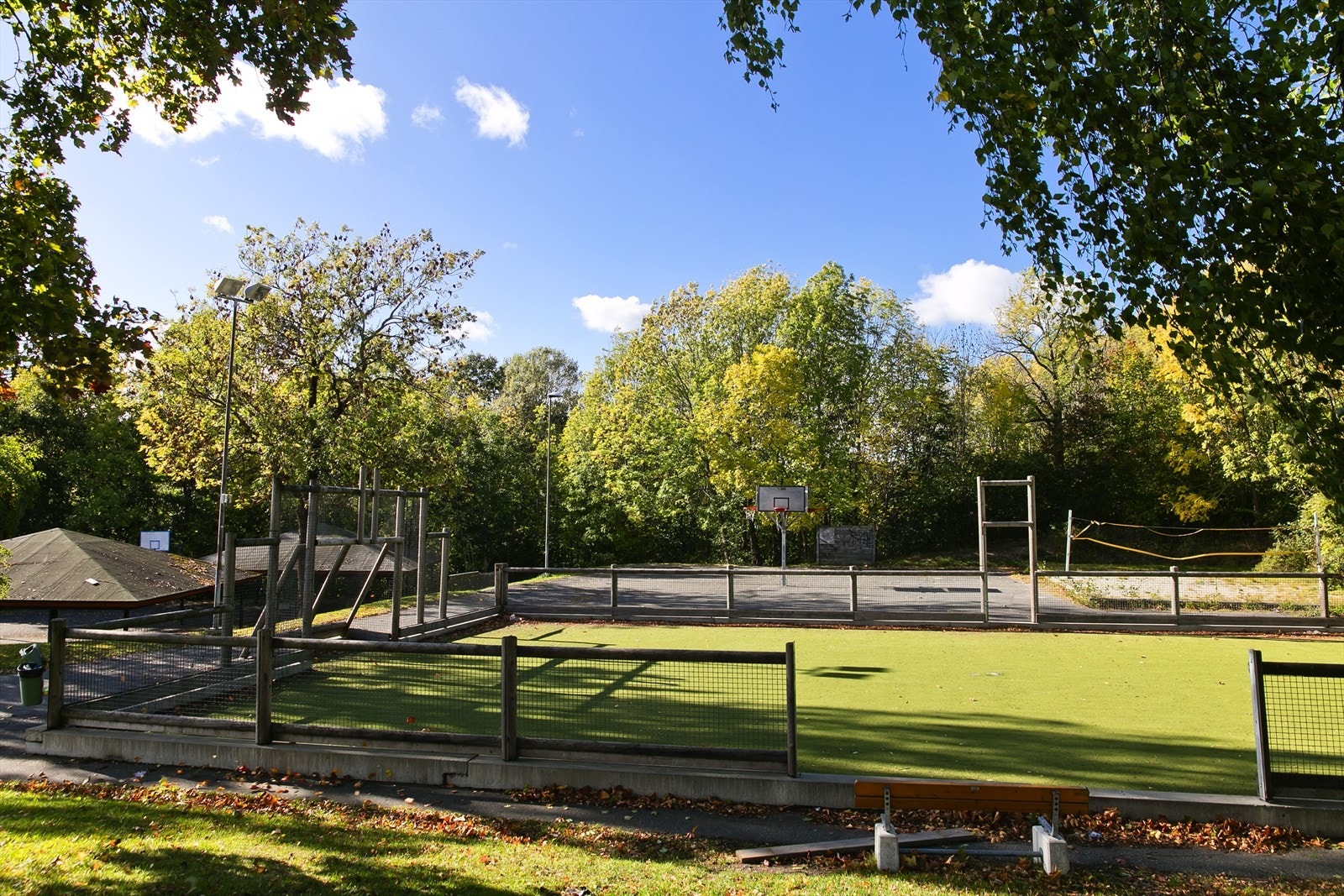 Store og fine lekeplasser ved skolene på Rykkinn Galleribilde