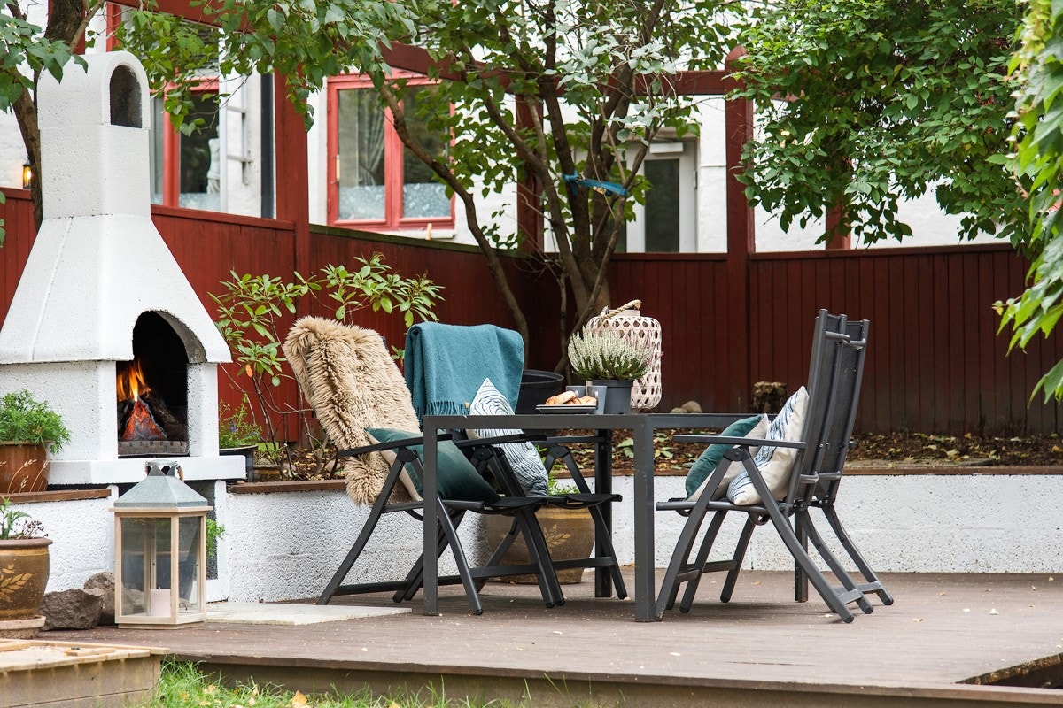 Sommerbilde fra bakgård ved tidligere salg Galleribilde