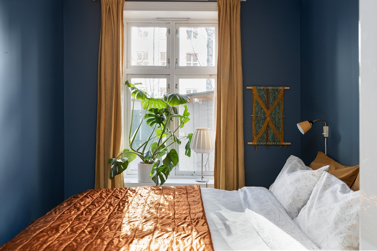 Rommet vender mot rolig indre gårdsrom. Galleribilde