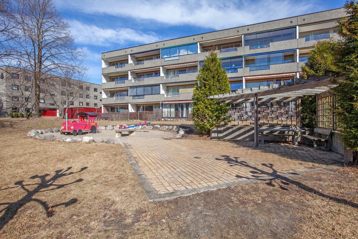 Borettslagets fellesområde er også bilfritt, med oppvarmede gangveier som gjør at det er isfritt om vinteren. Galleribilde