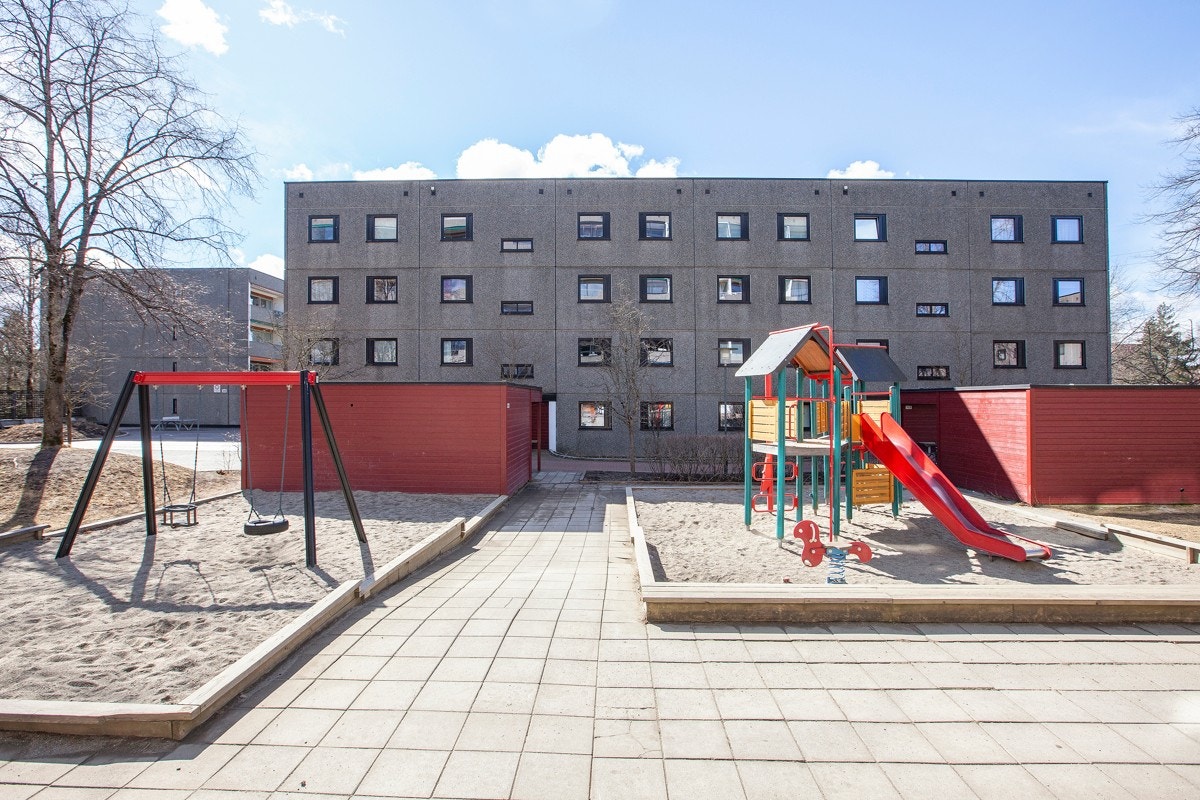 Borettslaget har pent opparbeidede fellesarealer med lekeplasser, felles grillplass, flotte gressplener, bærbusker, frukttrær, bordtennisbord m.m. Galleribilde