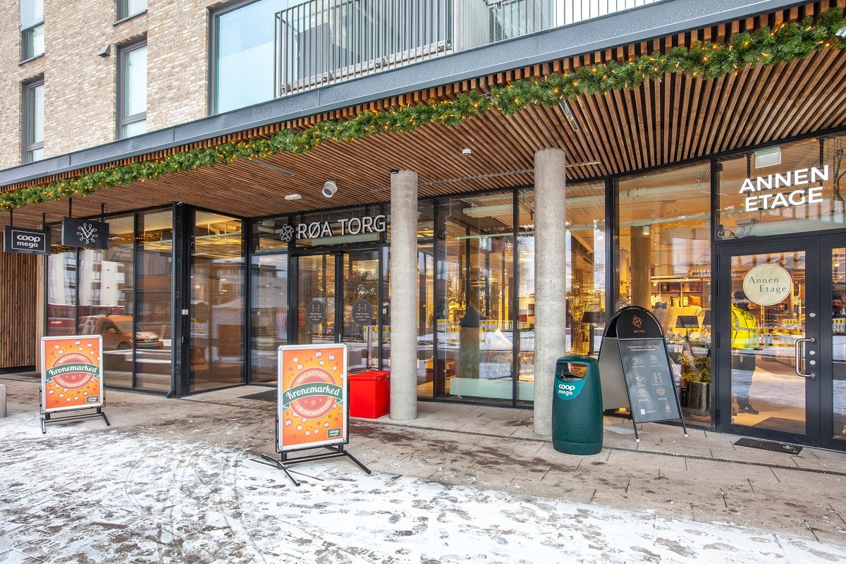 Røa Torg er et nyåpnet senter på Røa med en rekke butikker og restauranter. Galleribilde