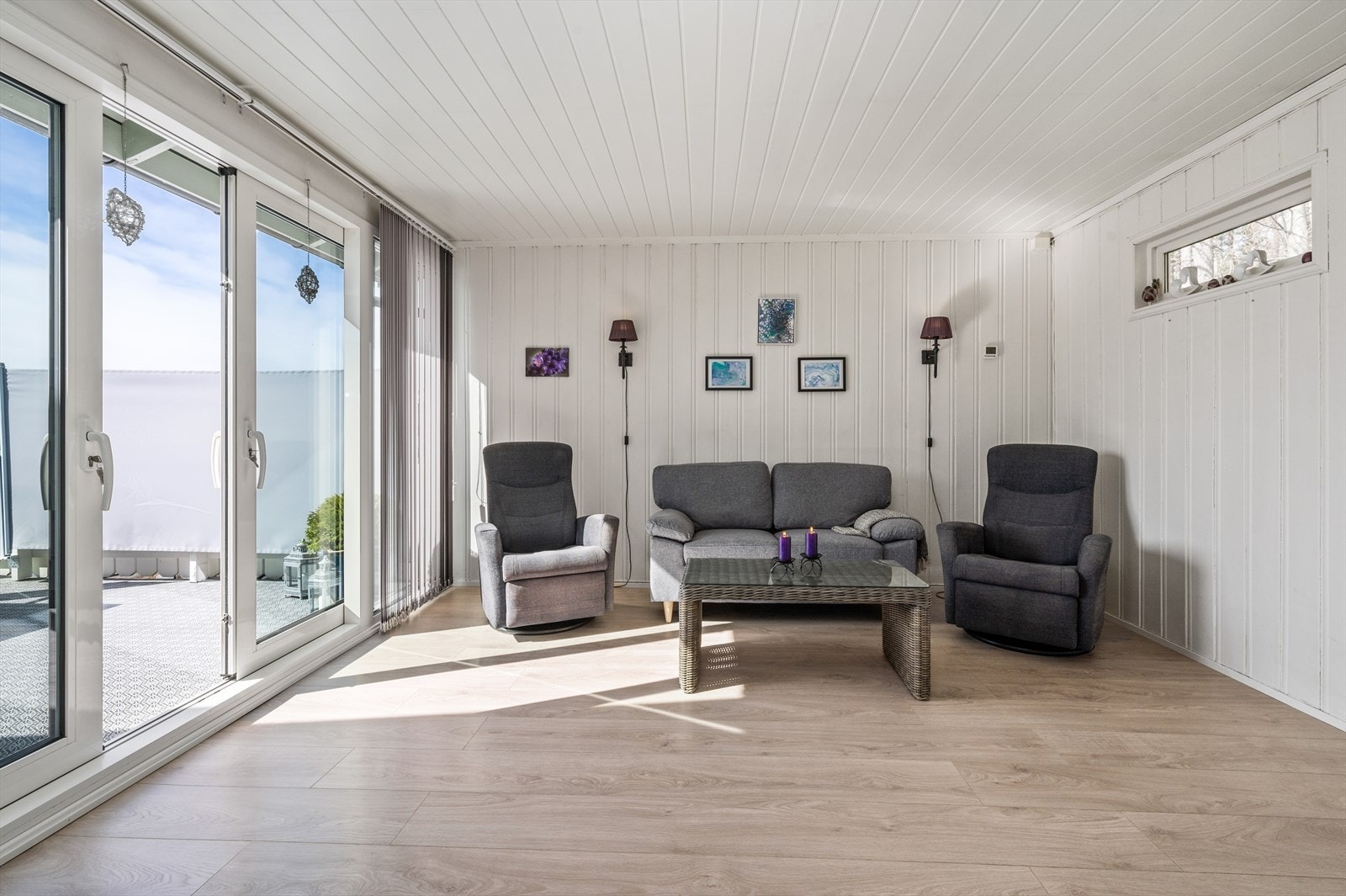 Boligen ble tilbygd i 2013 med en egen tv-stue i 1. etasje. Galleribilde