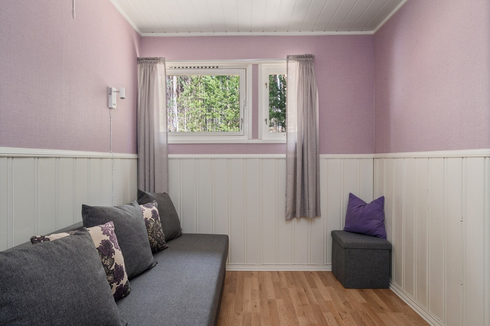 Soverom II i 1. etasje brukes gjerne som barnerom eller gjesterom. Galleribilde