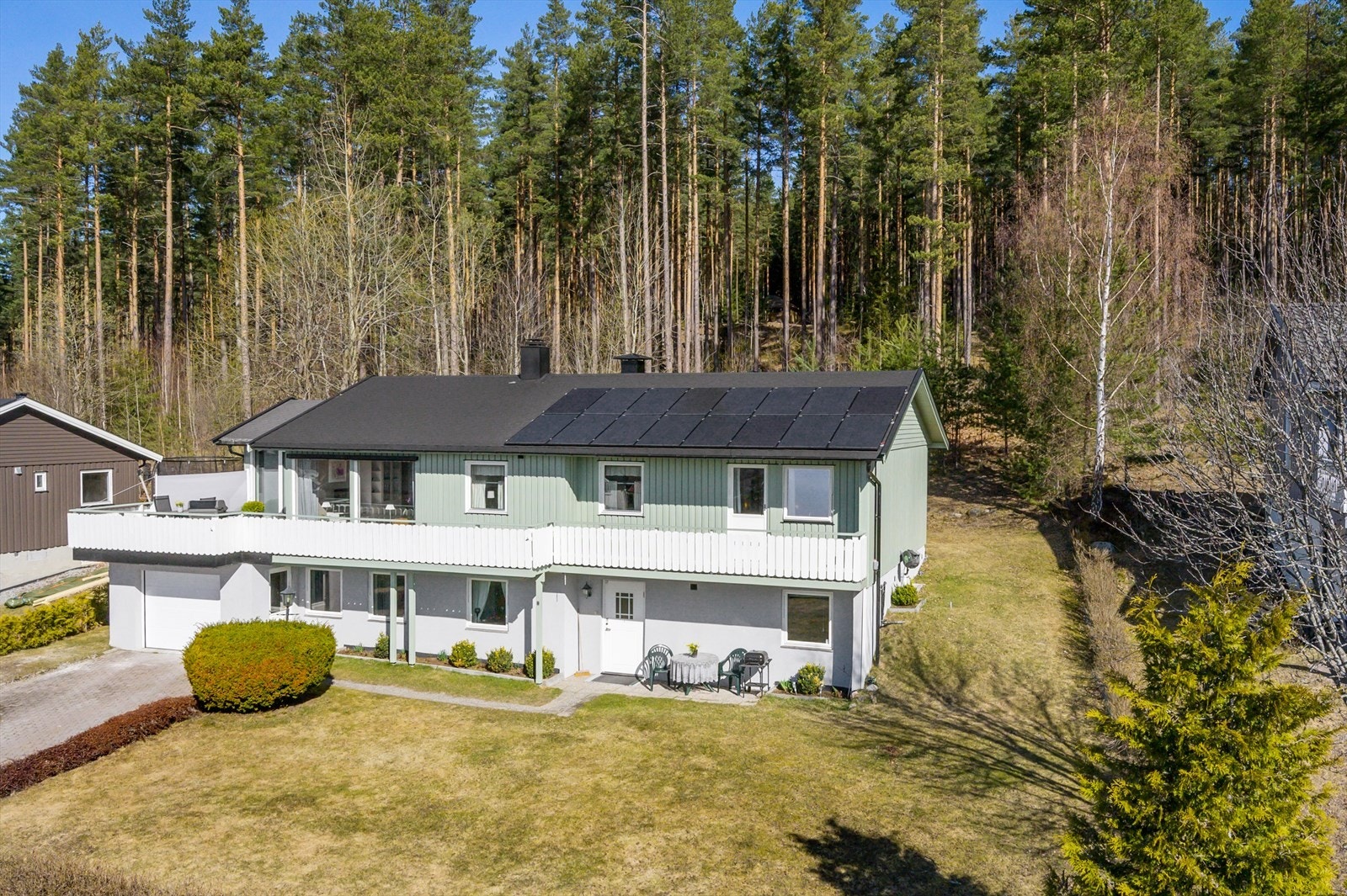 Furutoppen 20 ligger solrikt og fint til i et etablert boligområde på Hovjordet. Galleribilde