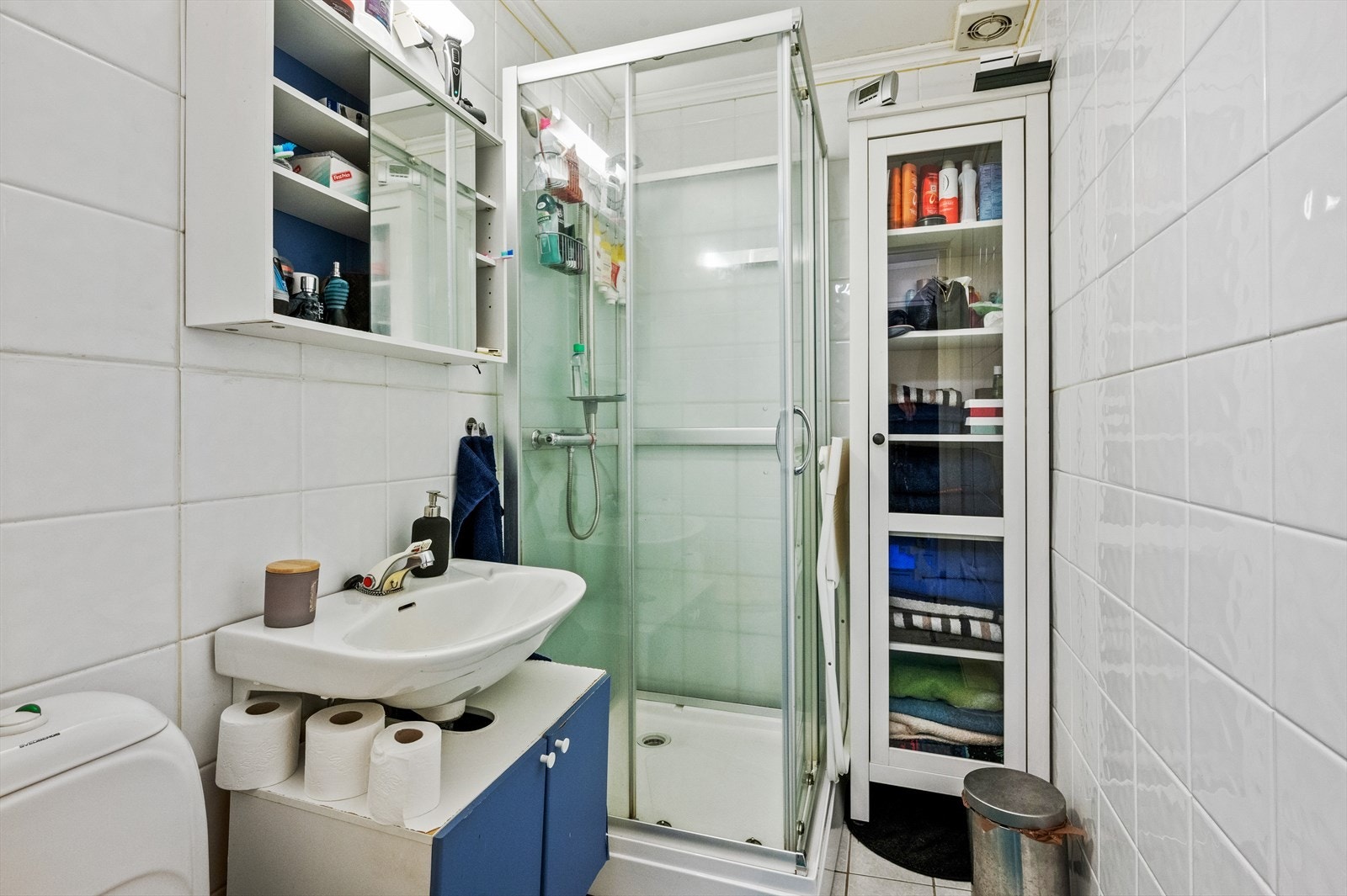 Flislagt baderom hybel. Galleribilde