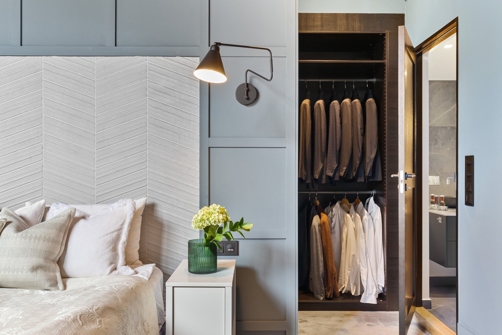 Flott hovedsoverom med walk-in closet og bad. Galleribilde