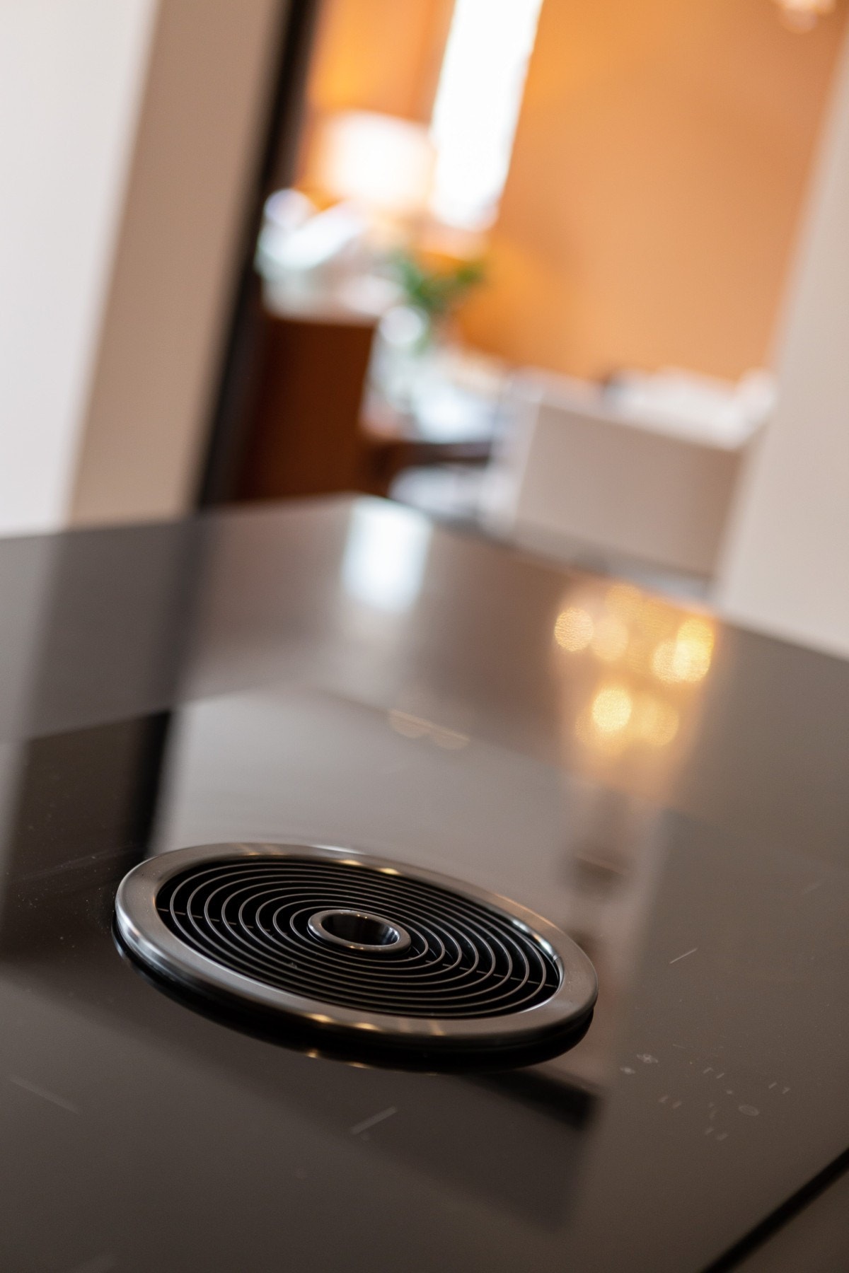 Bora platetopp med nedfelt kullfiltervifte. Galleribilde