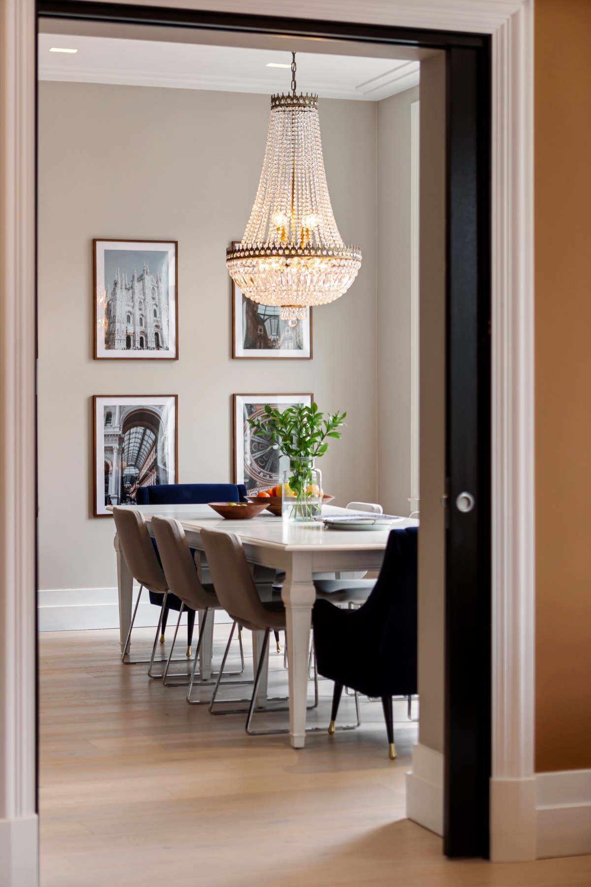 Dekorative inngangspartier mellom rommene. Galleribilde