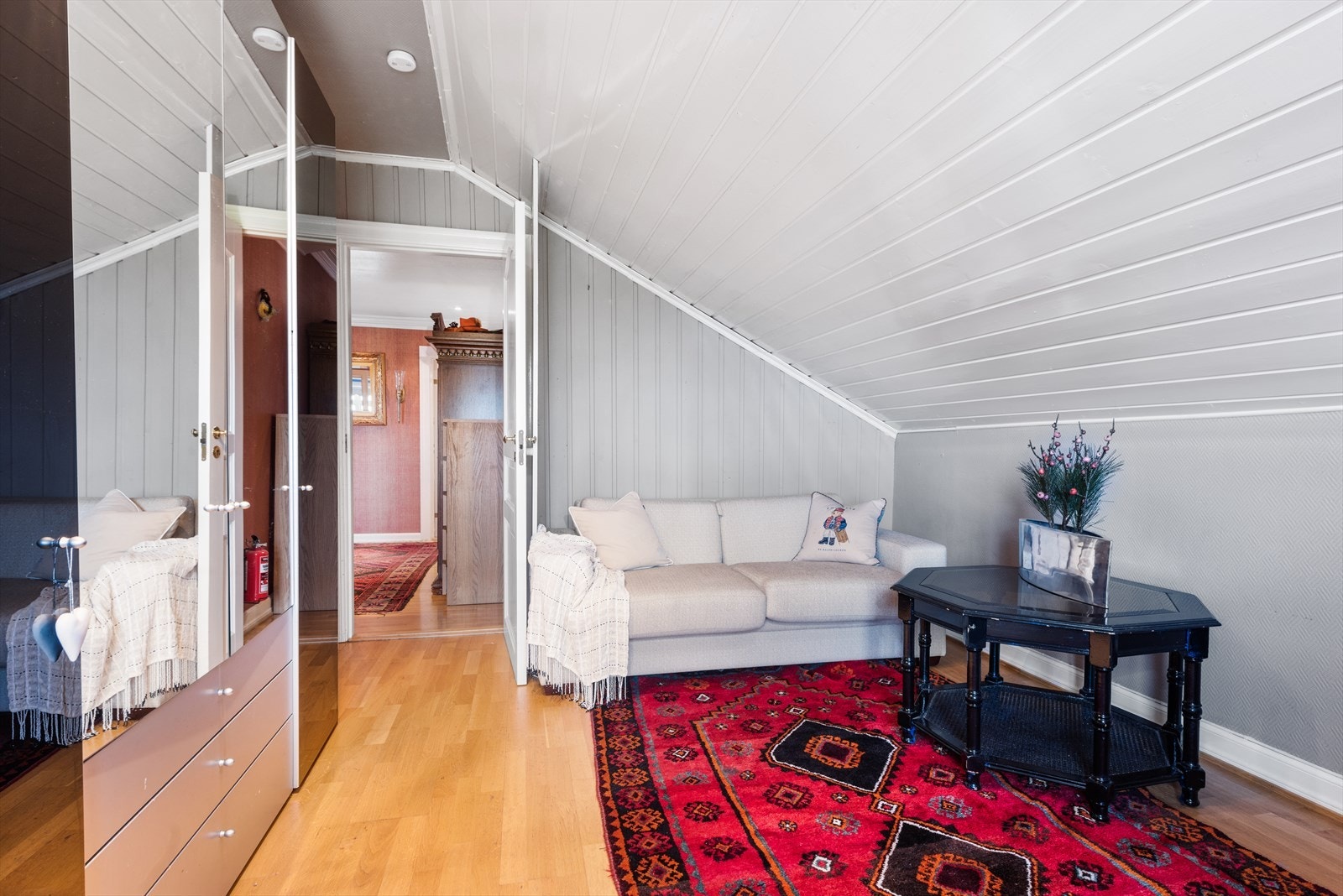 Soverom 2 er også av god størrelse, og blir i dag brukt som kontor. Galleribilde