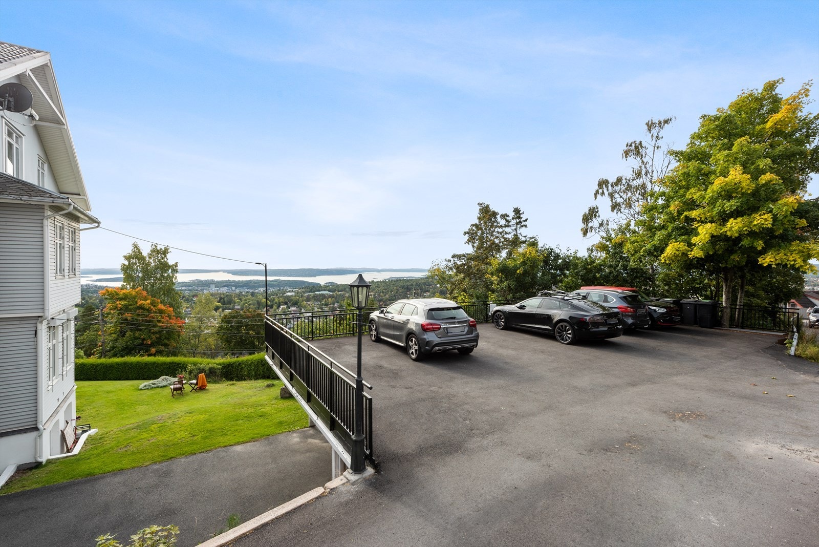 Med leiligheten følger en fast parkeringsplass. Galleribilde