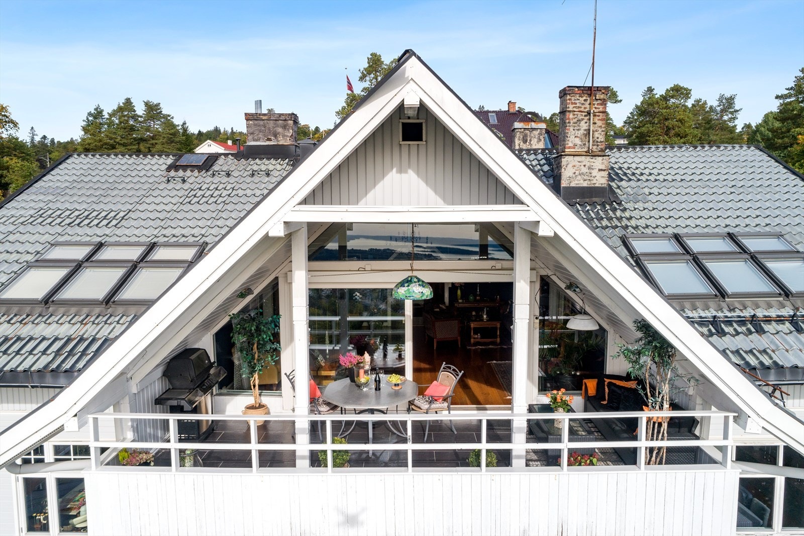 Solrik og skjermet veranda. Galleribilde