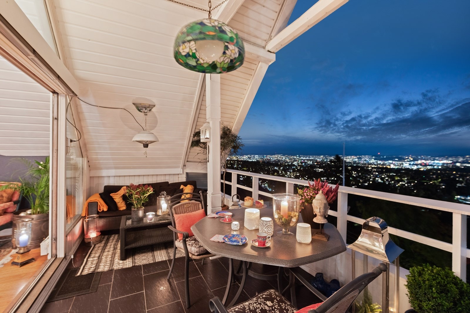 Verandaen er på hele 17 kvm. Galleribilde