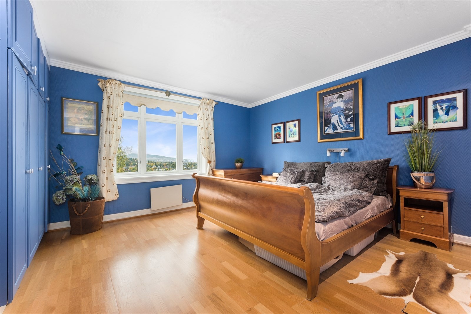 God lagringsplass i plassbygde garderobeskap. Galleribilde