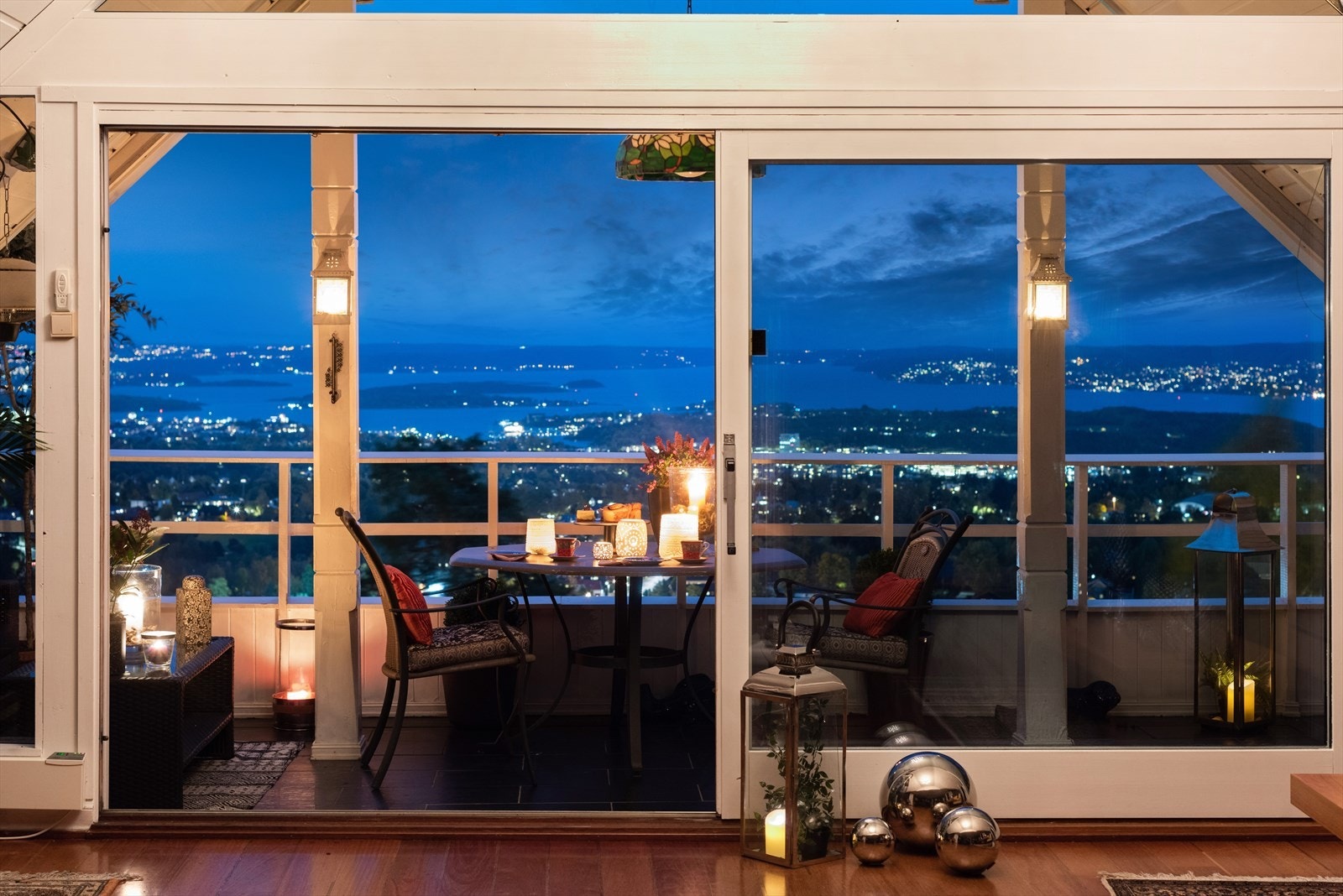 I det du går inn døren til leiligheten, møter du på denne spektakulære utsikten. Galleribilde