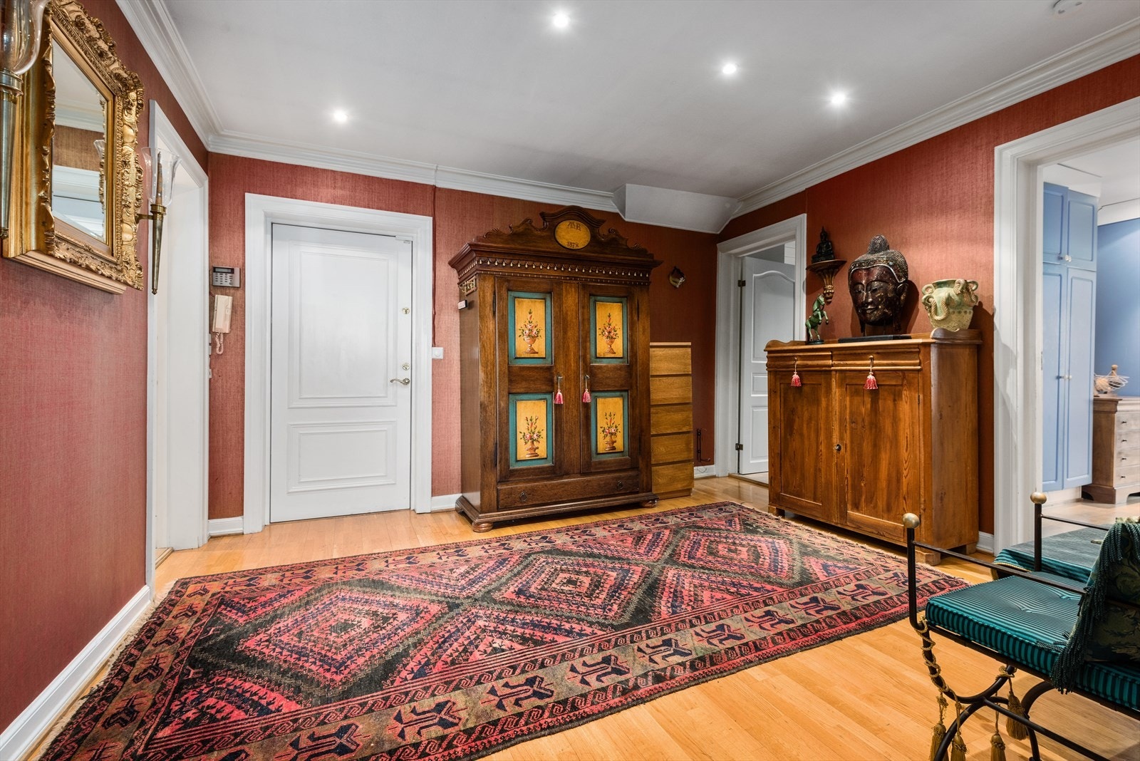 Herfra har man adkomst til begge badene, 2 soverom og stue. Galleribilde