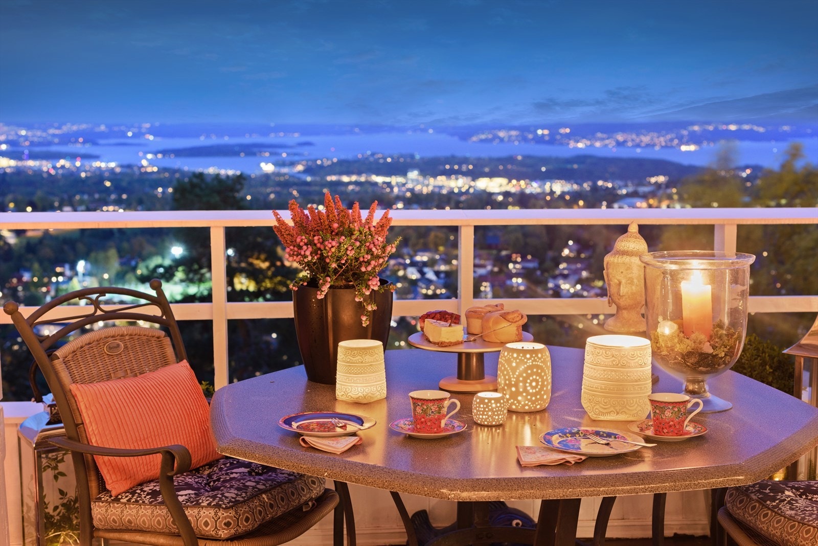 Her nytes utsikten fra tidlig morgen til sen kveld. Galleribilde