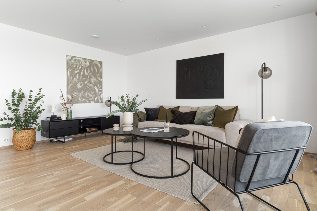 Her finner du kvaliteter som parkett på gulv og downlights i tak