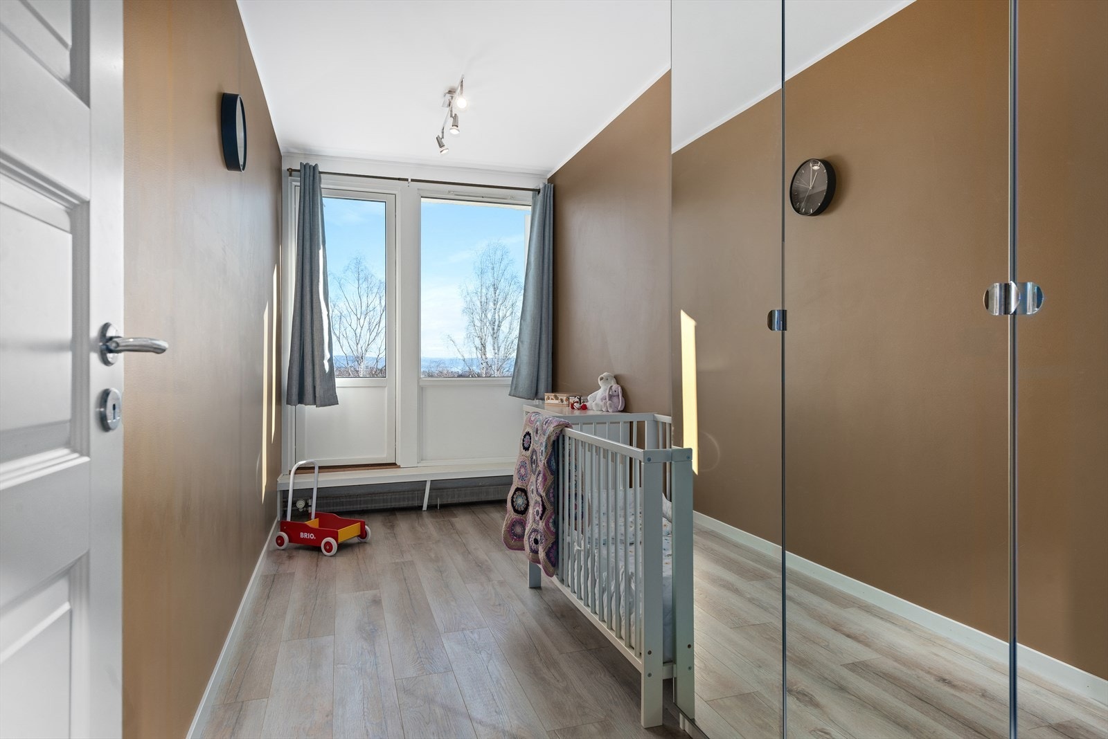 Her også med god plass til seng og garderobeskap. Galleribilde